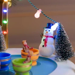 Villagio di Natale con Paesaggio Innevato Luna Park con Tazze rotanti in movimento, h 20 cm, musiche natalizie